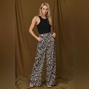 Evelyn Black Abstract High Waisted Leg Lightweight Silky Pants - Large